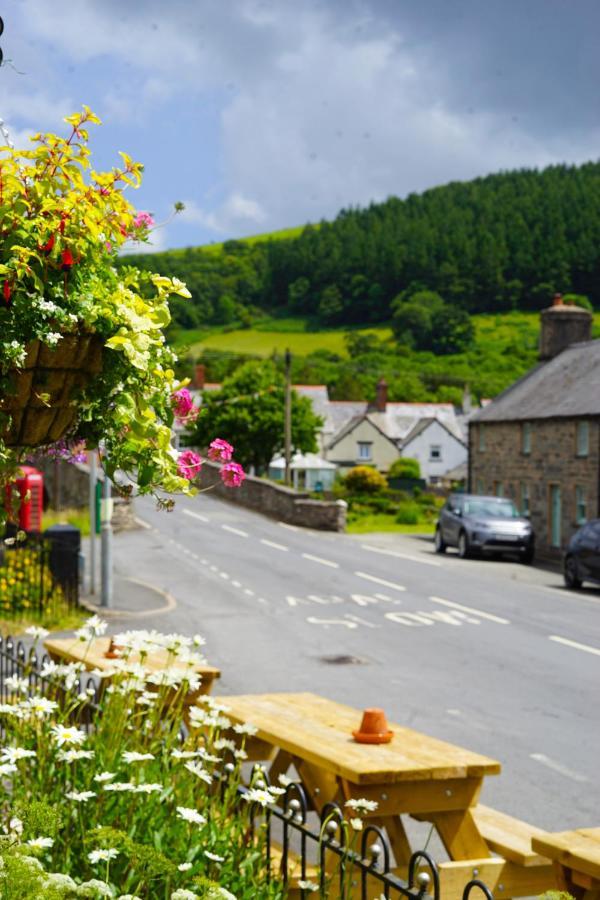 The Dudley Arms Hotel Llandrillo Exterior photo